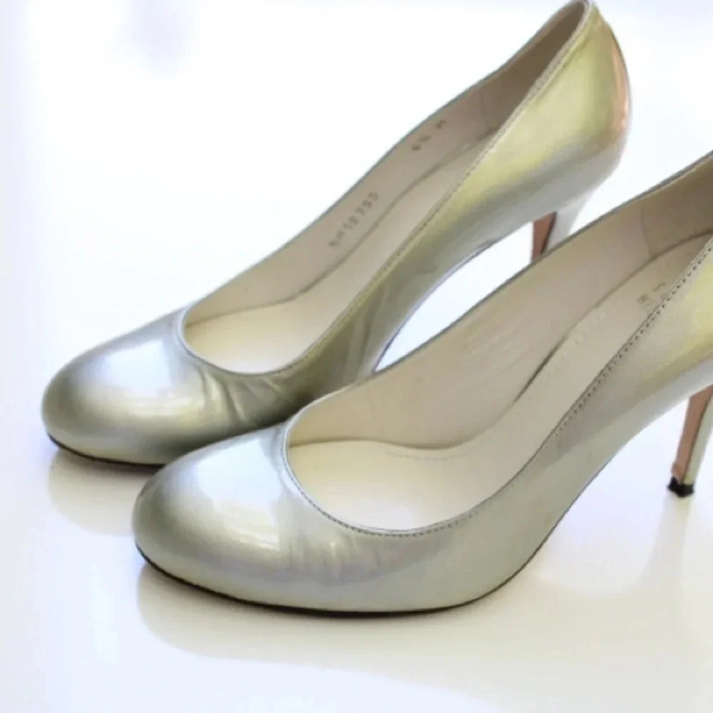 Stuart Weitzman pumps